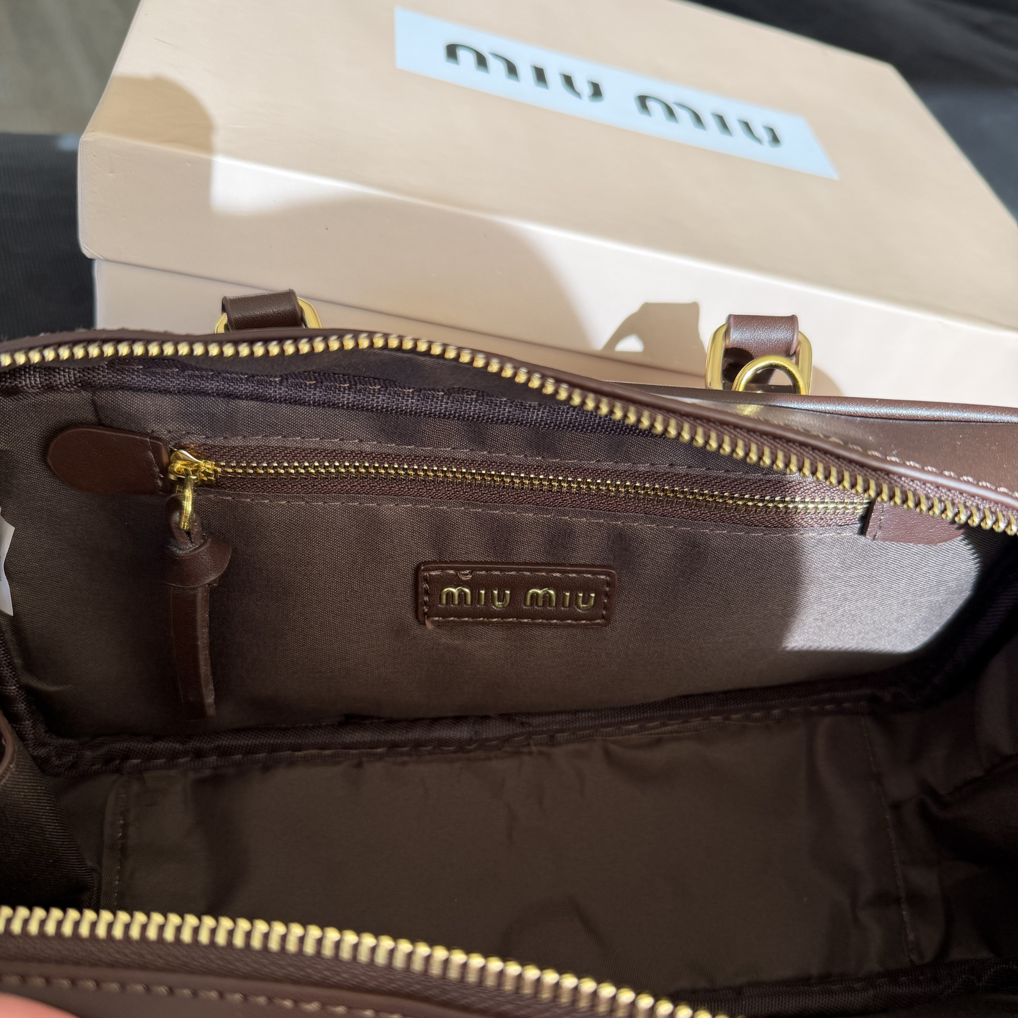 Bolso miu miu chocolate 27cm