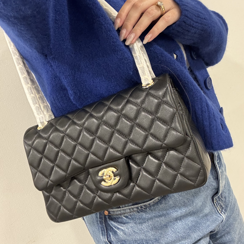 Bolso Chanel Clásico Negro Acolchado con Cadena Dorada